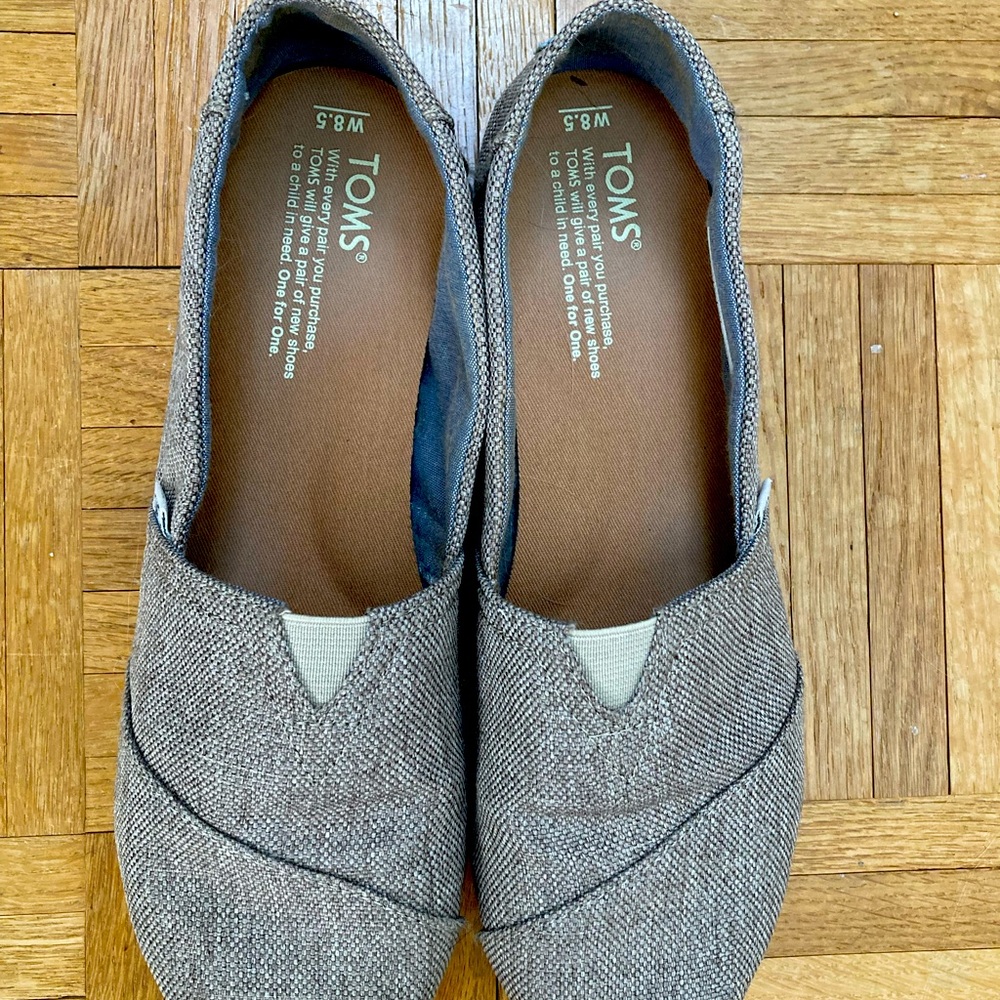 Toms original style, fabric/canvas slip on shoe. Toms Desert Taupe Poly Canvas